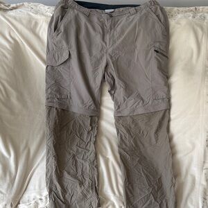 Columbia Men's Cargo Pants in Light Brown